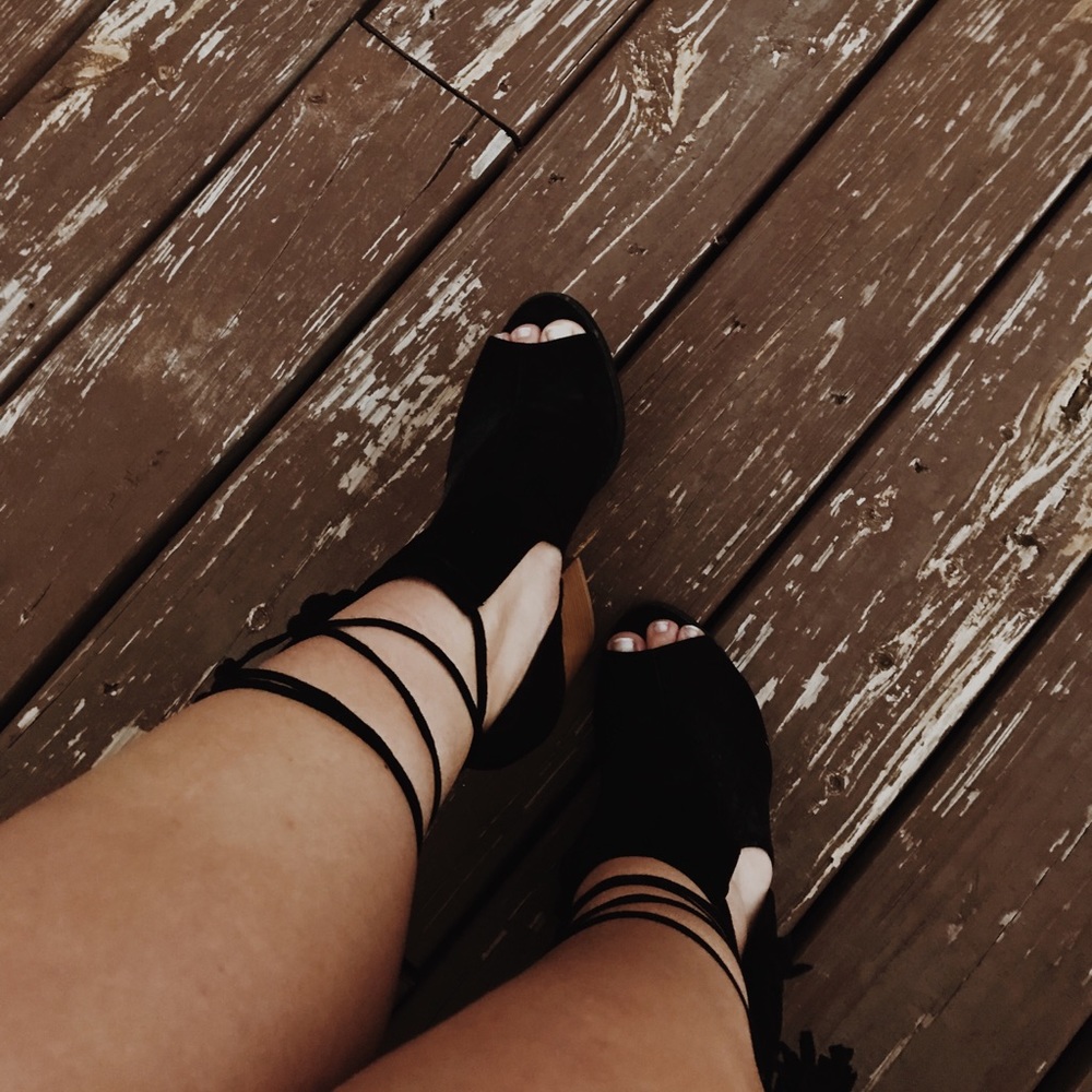 Tie up open toe heel booties. Like New!